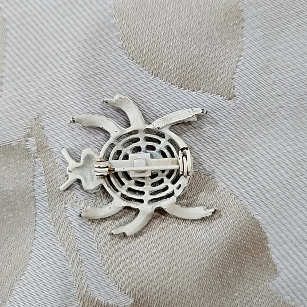 SIGNED HANSELLE VINTAGE‎ CRAB BROOCH